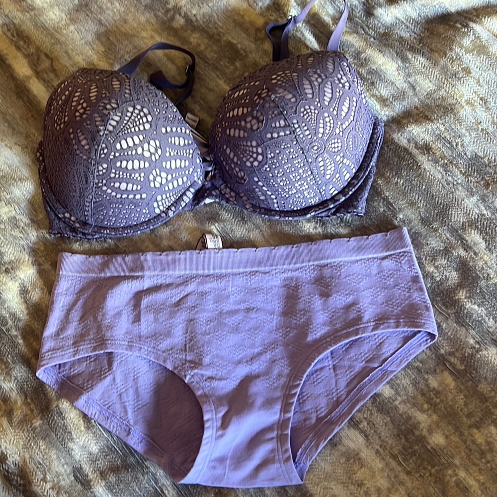 Victoria secert bra size 32DD dream angles and new matching underwear